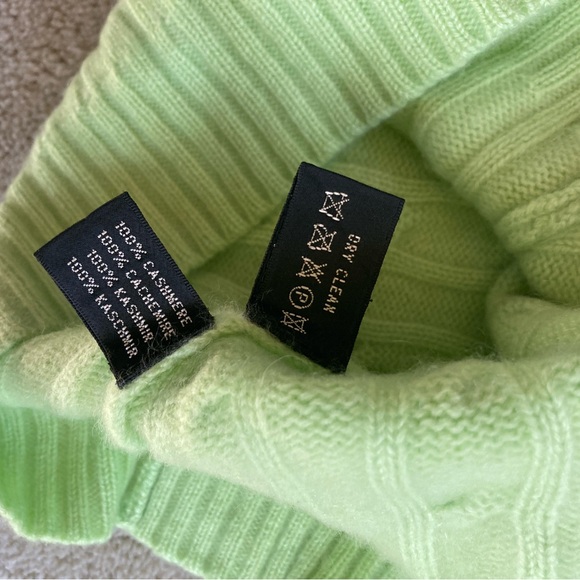 Ralph Lauren Black Label cashmere 100% Cable V-neck green sweater, small - Picture 4 of 7